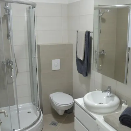 Center Apartment *
